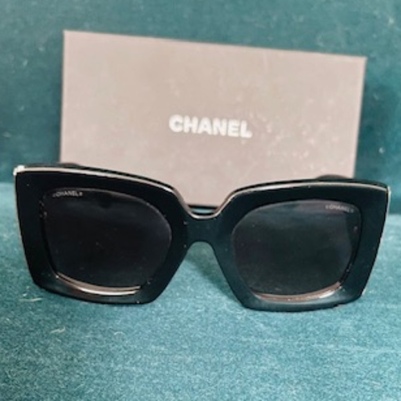 CHANEL SUNGLASSES MUTED GOLD AND BLACK WITH TWEED TEXTURE CC LOGOS - Picture 5 of 10